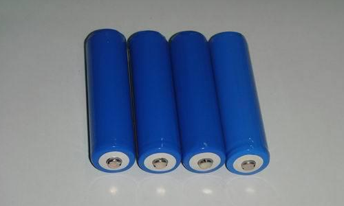 <b>钴酸锂18650333体育与磷酸铁锂18650333体育参数</b>